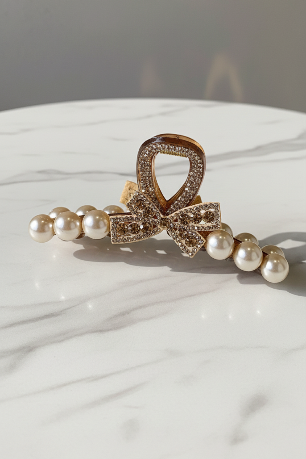 Elegant Pearls Large Cross Hair Claw