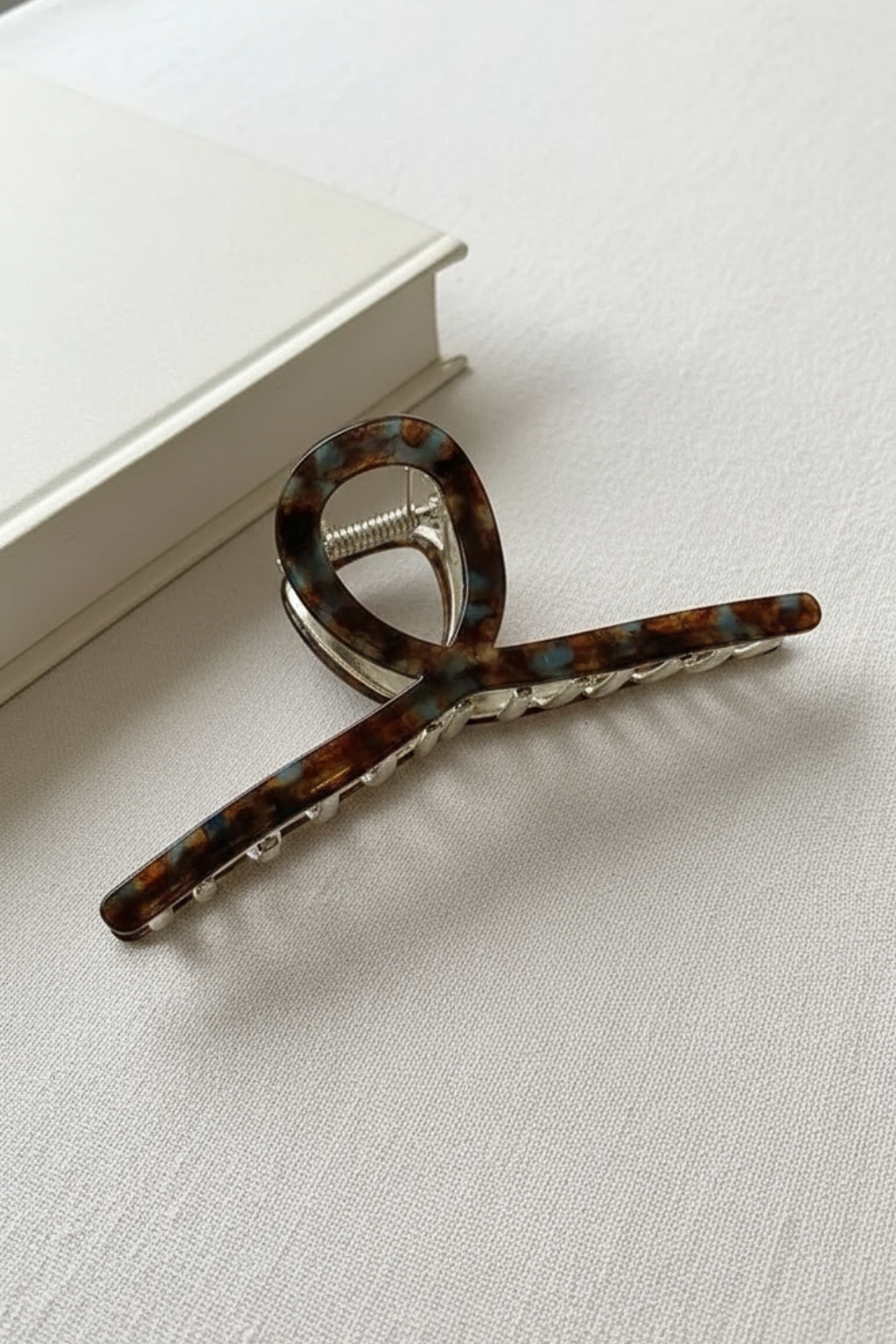 Metal grab hair Claw clip for large hair volume