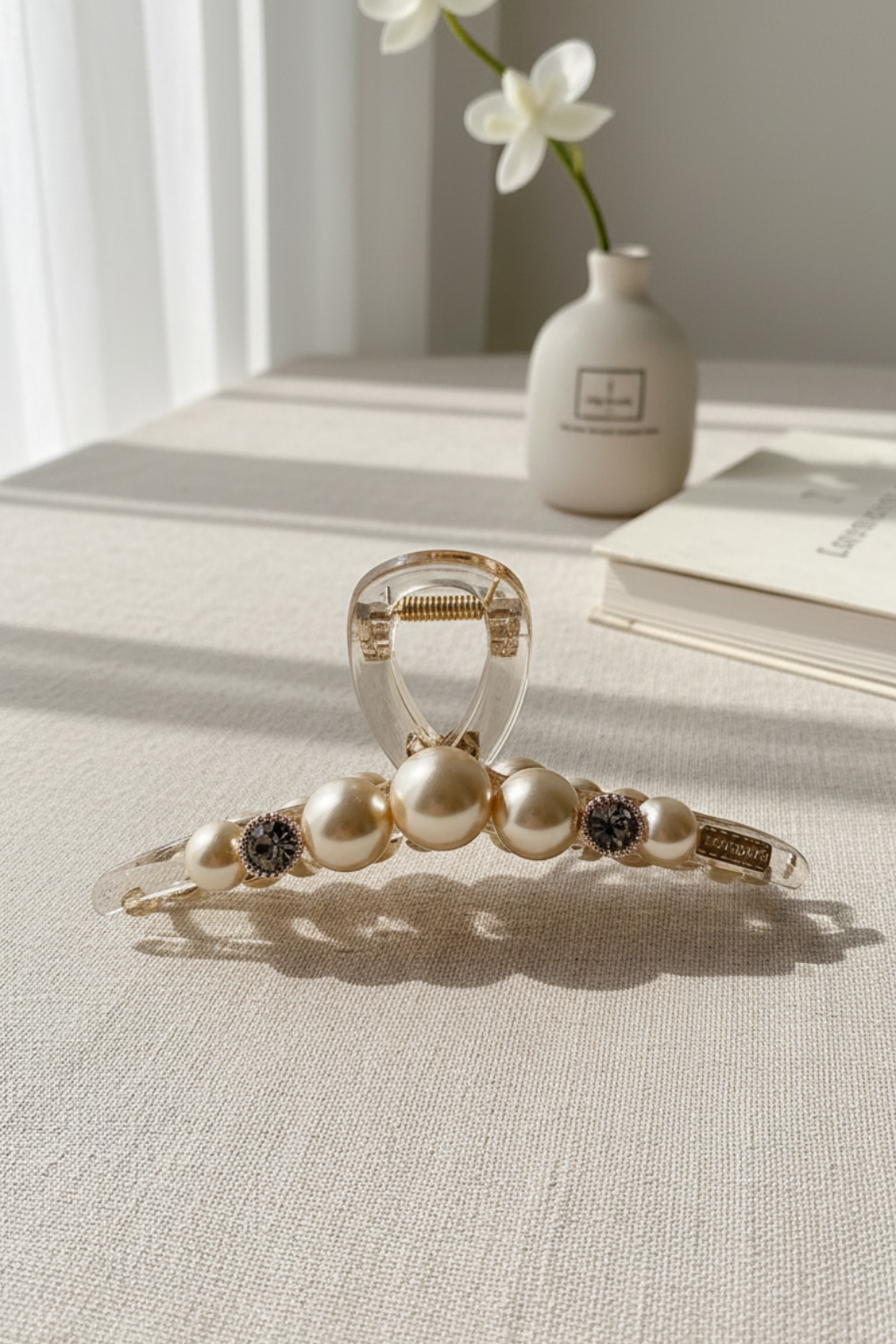 Elegant Pearls Large Cross Hair Claw