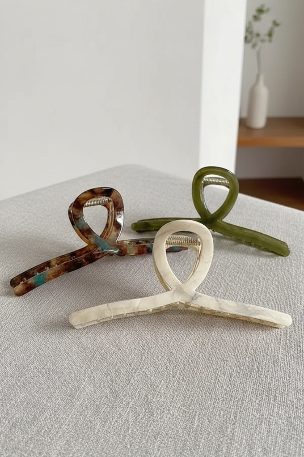 Metal grab hair Claw clip for large hair volume